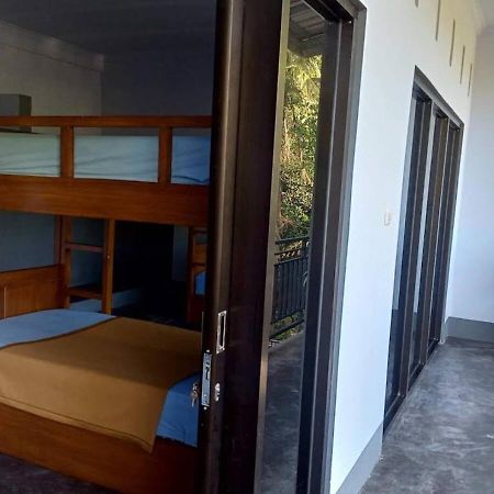 Merendeng Hostel Kuta Kuta  Buitenkant foto