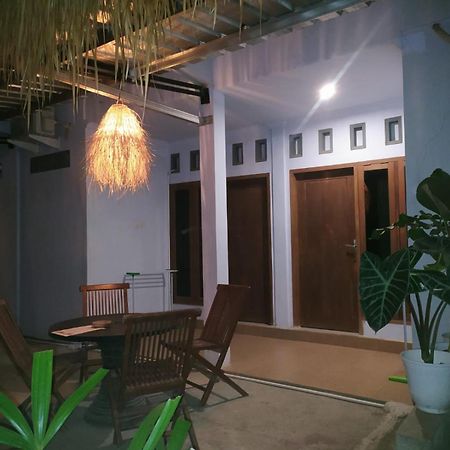 Merendeng Hostel Kuta Kuta  Buitenkant foto