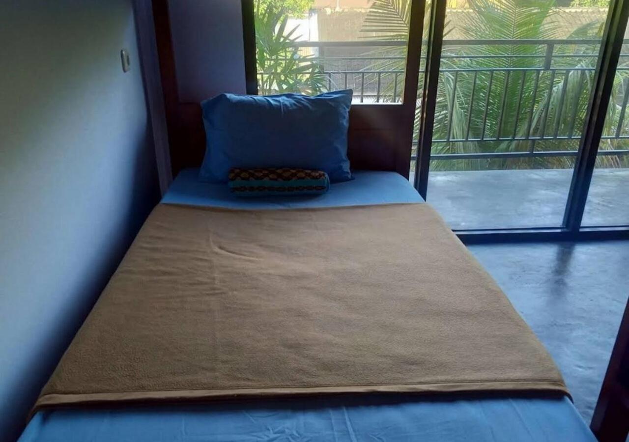 Merendeng Hostel Kuta Kuta  Buitenkant foto
