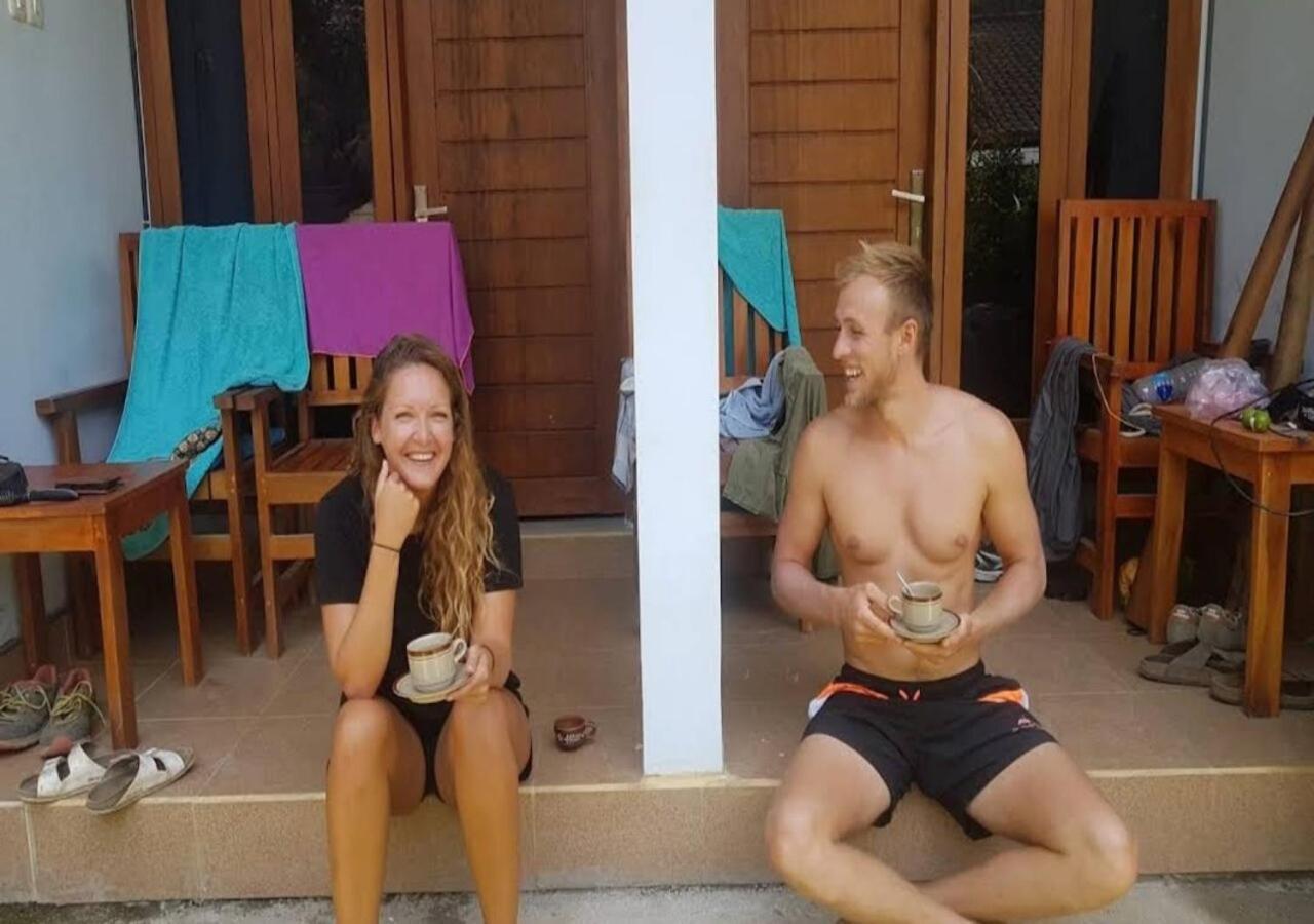 Merendeng Hostel Kuta Kuta  Buitenkant foto