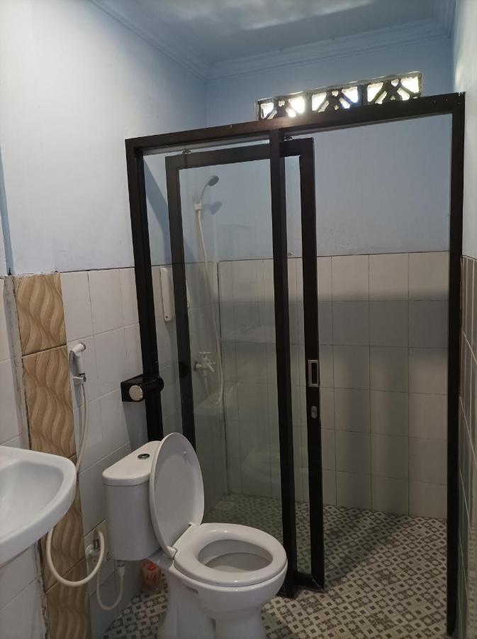 Merendeng Hostel Kuta Kuta  Buitenkant foto
