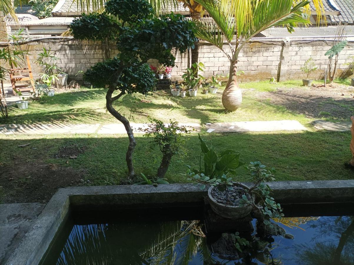 Merendeng Hostel Kuta Kuta  Buitenkant foto