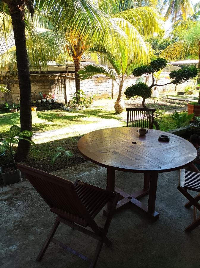 Merendeng Hostel Kuta Kuta  Buitenkant foto