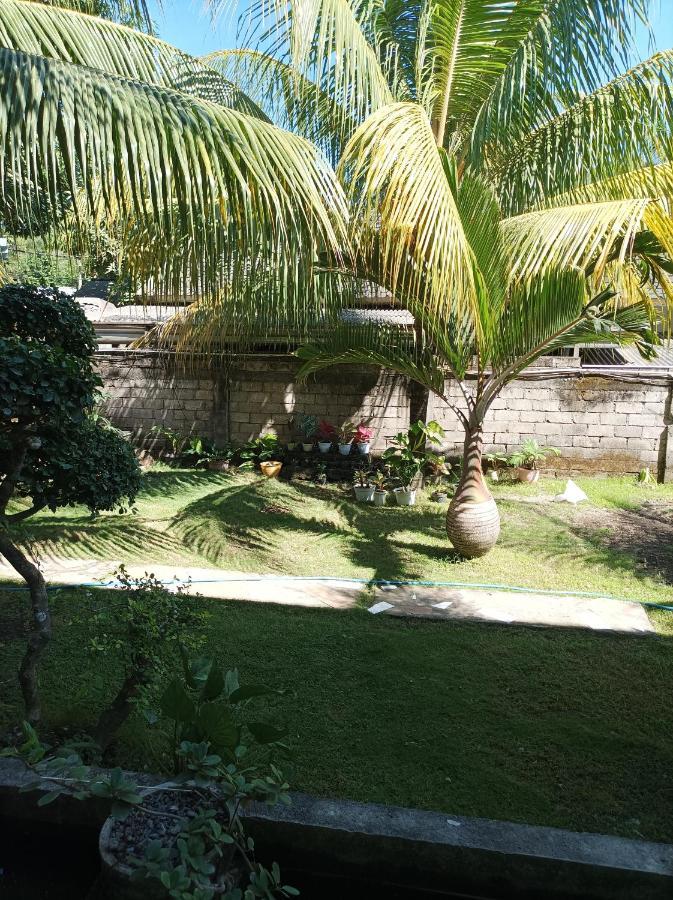 Merendeng Hostel Kuta Kuta  Buitenkant foto