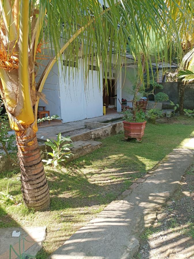 Merendeng Hostel Kuta Kuta  Buitenkant foto