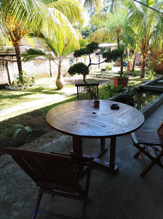 Merendeng Hostel Kuta Kuta  Buitenkant foto