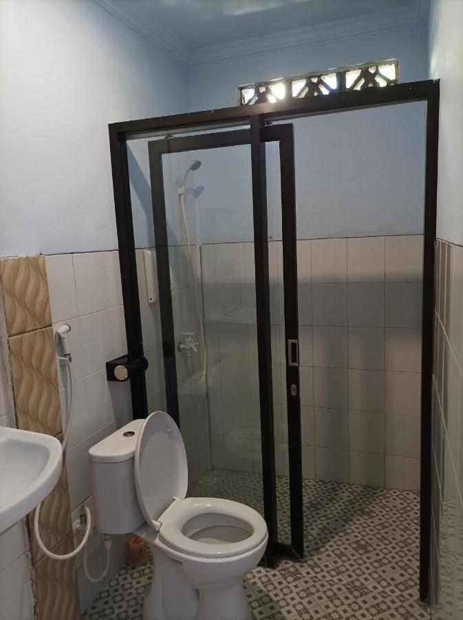 Merendeng Hostel Kuta Kuta  Buitenkant foto