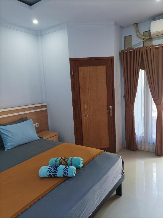 Merendeng Hostel Kuta Kuta  Buitenkant foto