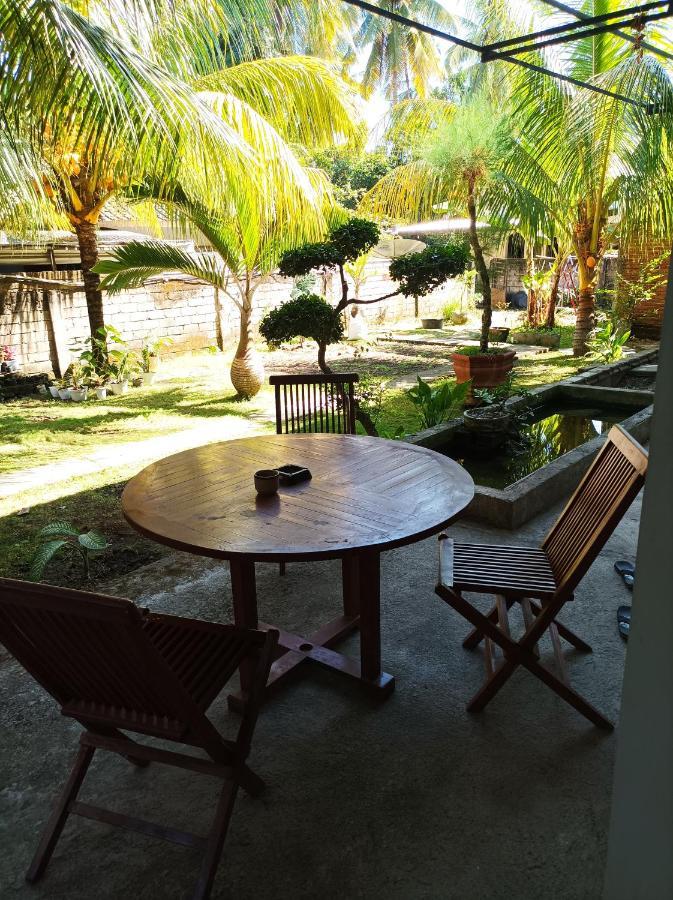 Merendeng Hostel Kuta Kuta  Buitenkant foto