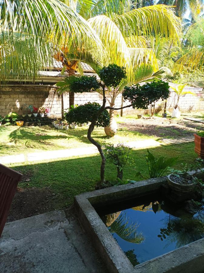 Merendeng Hostel Kuta Kuta  Buitenkant foto