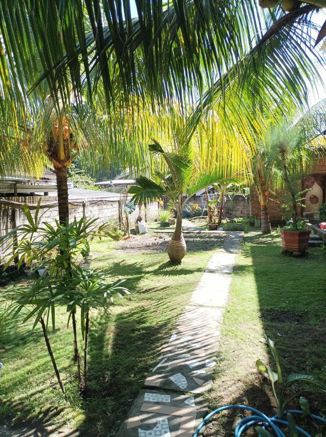 Merendeng Hostel Kuta Kuta  Buitenkant foto