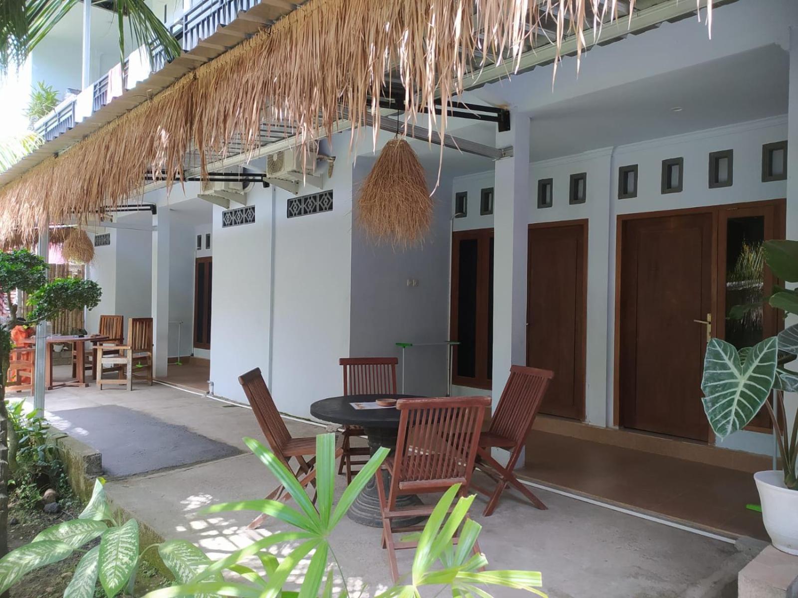 Merendeng Hostel Kuta Kuta  Buitenkant foto