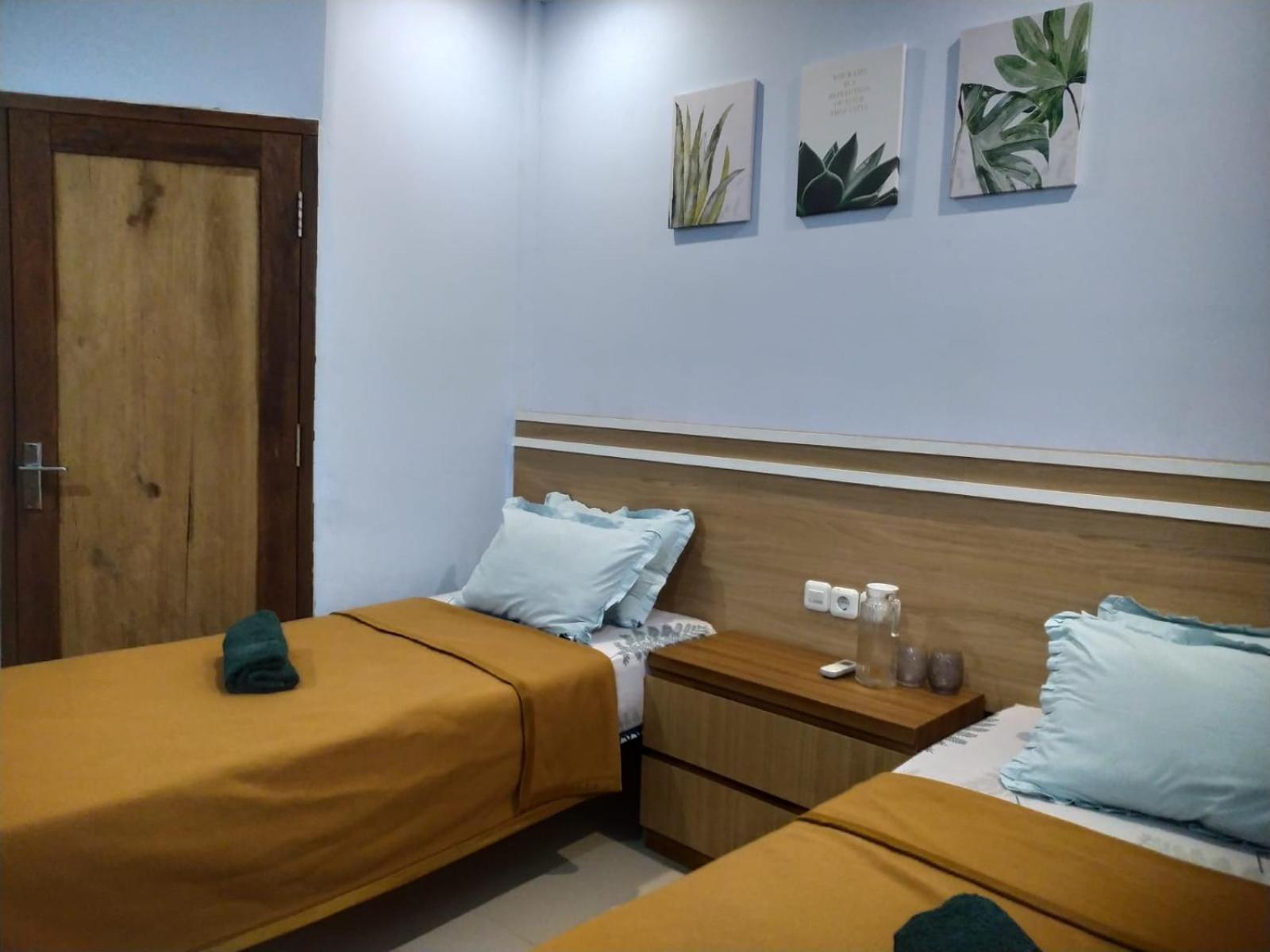 Merendeng Hostel Kuta Kuta  Buitenkant foto