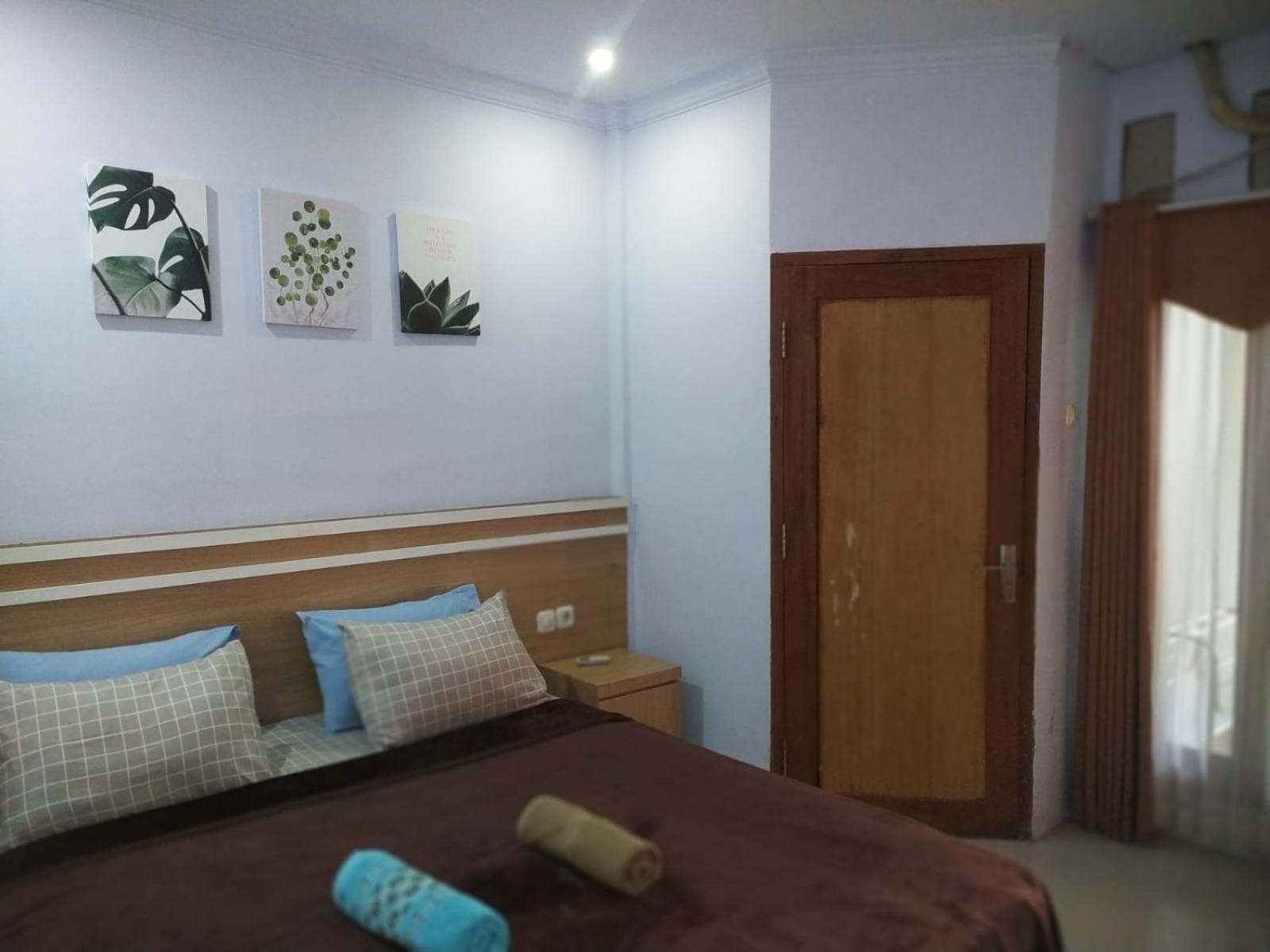 Merendeng Hostel Kuta Kuta  Buitenkant foto