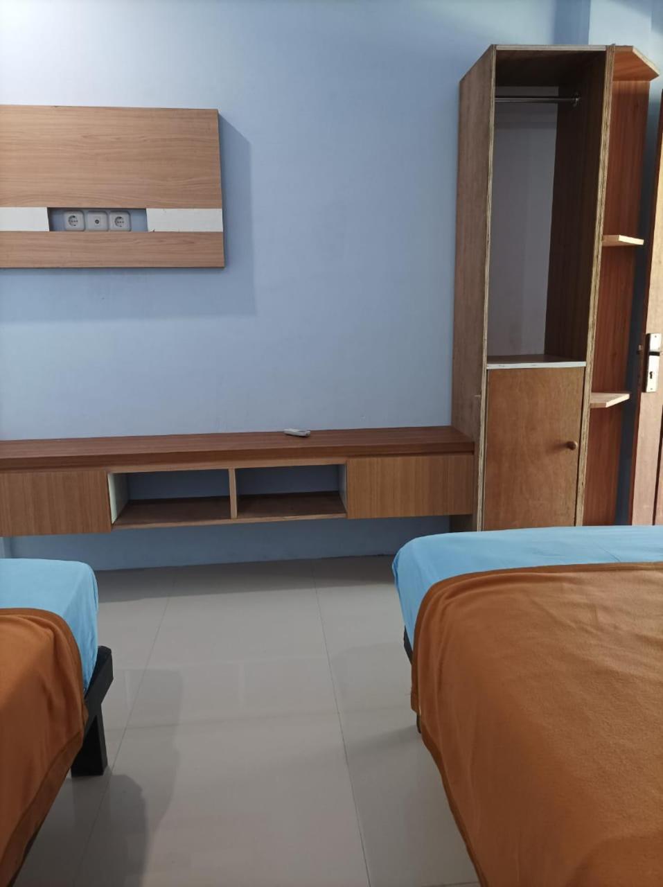Merendeng Hostel Kuta Kuta  Buitenkant foto