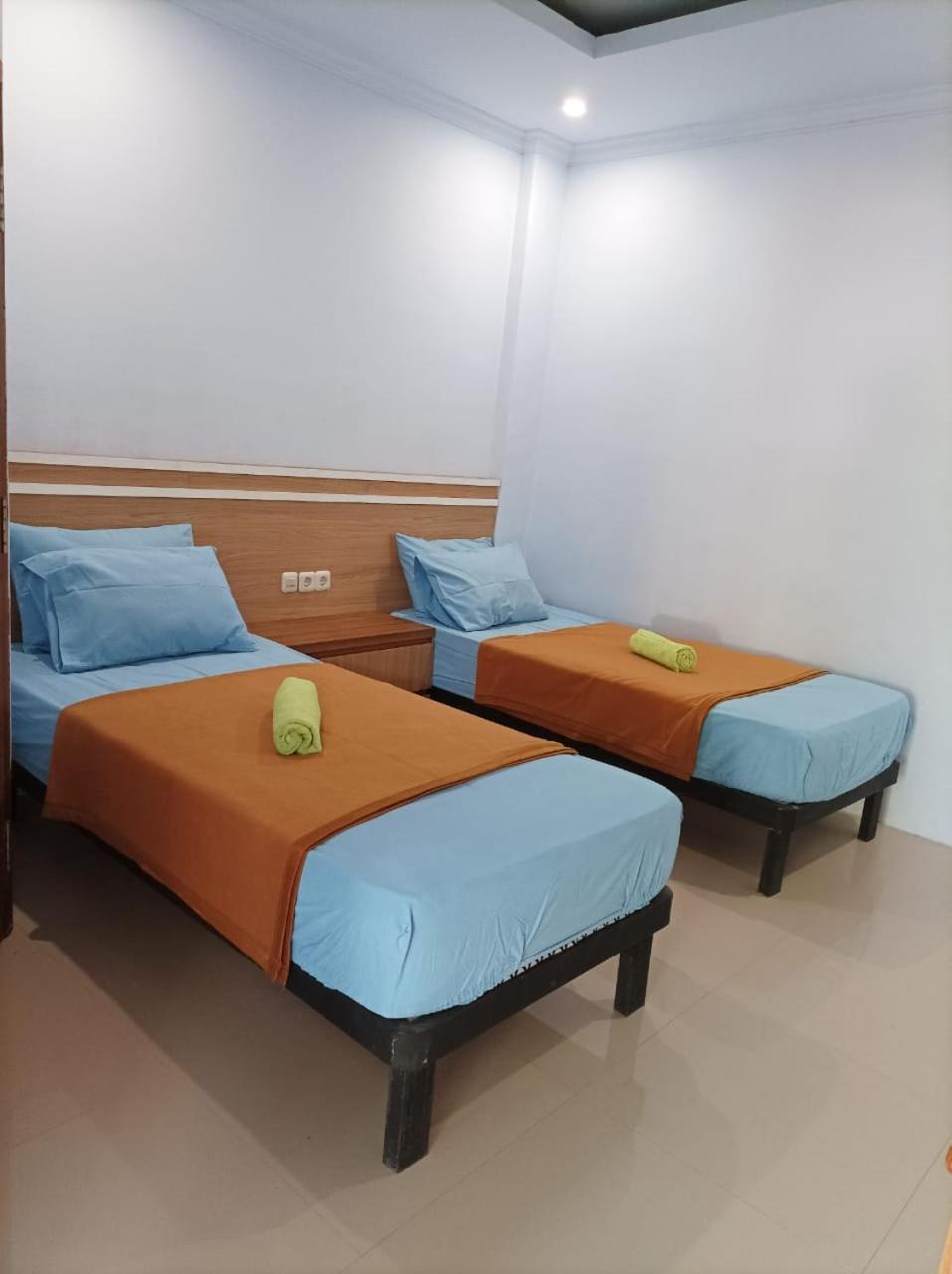 Merendeng Hostel Kuta Kuta  Buitenkant foto