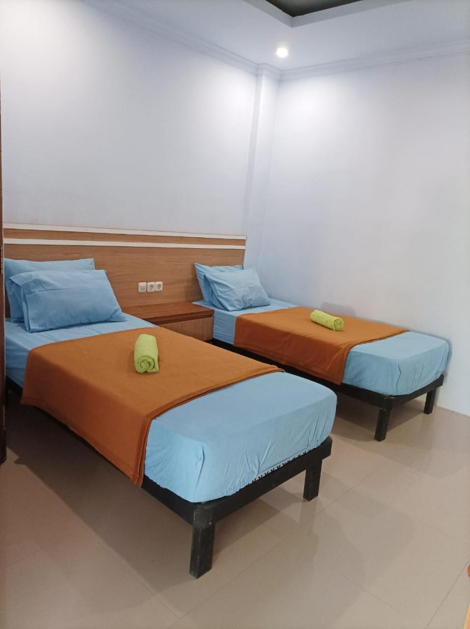 Merendeng Hostel Kuta Kuta  Buitenkant foto